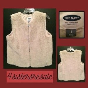 Old Navy cream sherpa vest by Old Navy size Large